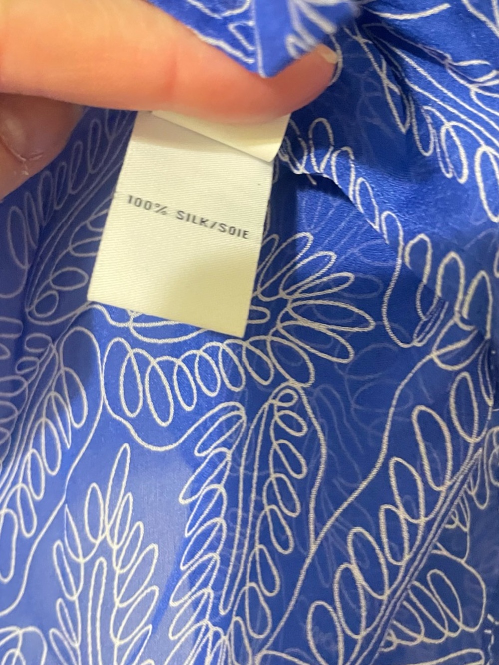 Diane Von Furstenberg Blue Printed  Button-Front Blouse sheer size 12 💯 silk - Picture 8 of 9